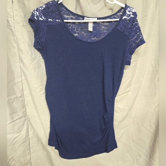 Adorable blue lace tee shirt - Picture 1 of 3
